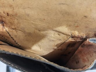 Tasche aus Ersatzmaterial mit 10 Gaswarnfähnchen. Stark gebraucht