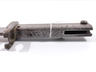 1.Weltkrieg, Ersatzseitengewehr 88/98 Eisengriff, Blechprägescheide mit Farbresten,  Gesamtlänge 46 cm,