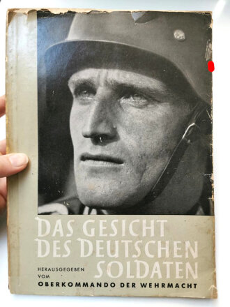 "Das Gesicht des Deutschen Soldaten" Herausgegeben vom Oberkommando der Wehrmacht, datiert 1943, stark gebraucht, Einband lose, ca. DIN A4