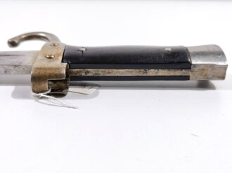 Frankreich, Seitengewehr  Mousqueton d Artillerie Mannlicher Berthier Ausführung 21 Modell 1892 und 92/27, Hartgummigriffschalen davon eine an der Niete gerissen