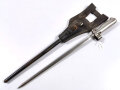 Frankreich, Epee Seitengewehr  Modell 1886 Lebel kurz mit braunem Koppelschuh,  nummerngleich, Klingenlänge 34 cm, Weißmetallgriff vernietet, alte Drückerform, ohne Parierhaken