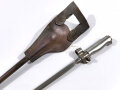 Frankreich, Epee Seitengewehr  Modell 1886 Lebel kurz mit braunem Koppelschuh,  nummerngleich, Klingenlänge 34 cm, Weißmetallgriff vernietet, alte Drückerform, ohne Parierhaken