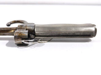 Frankreich, Epee Seitengewehr  Modell 1886 Lebel  mit braunem Koppelschuh, mit Parierhaken,  Weißmetallgriff verschraubt, alte Drückerform, Scheide feldgrau nachlackiert