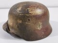 Stahlhelm Modell 1940 der Wehrmacht. Originale Tarnlackierung, in allen Teilen originales Stück