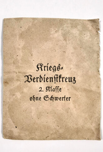 Verleihungstüte für das Kriegsverdienstkreuz 2. Klasse ohne Schwerter, Rückseitig mit Hersteller " Carl Poellath, Schrobenhausen " Tüte seitlich eingerissen