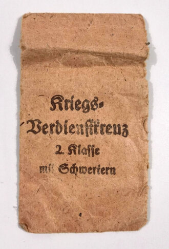 Verleihungstüte für das Kriegsverdienstkreuz 2. Klasse mit Schwertern, Rückseitig mit Hersteller " Moritz Hausch A.G., Pforzheim "