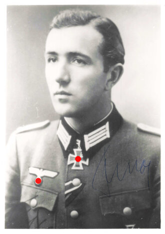 Deutschland nach 1945, Ritterkreuzträger Karl Kurz, eigenhändige Unterschrift auf Reprofoto