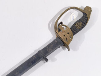 Preussen, Infanterie Offiziersdegen IOD Modell 1889 mit Klappkorb, vernickelte Klinge,  plastische Verzierungen an Knauf und Bügel, Hersteller P.O&C Solingen, insgesamt wackelig, war sicherlich mal auseinander um gereinigt zu werden. Scheide überlackiert