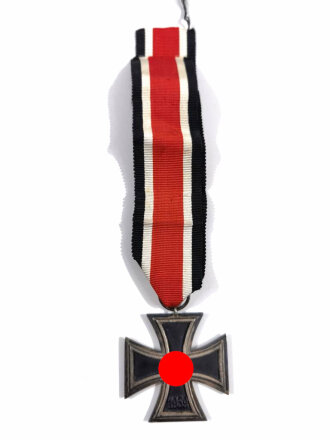 Eisernes Kreuz 2. Klasse 1939 ohne Hersteller, Magnetisch mit langem Bandabschnitt, Hakenkreuz mit voller Schwaärzung