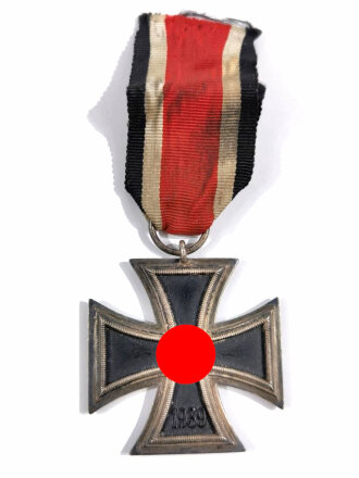Eisernes Kreuz 2. Klasse 1939 ohne Herstellermarkierung, Magnetisch, mit Bandabschnitt, Hakenkreuz leicht berieben