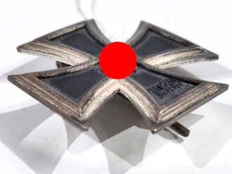 Eisernes Kreuz 1. Klasse 1939 mit Hersteller "20" auf der Nadel für " C.F. Zimmermann, Pforzheim " mit Verleihungsetui, Hakenkreuz mit voller Schwärzung