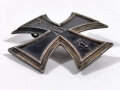 Eisernes Kreuz 1. Klasse 1914, Rückseitig mit 800er Silber Stempel, gewölbtes Stück, Kern magnetisch. Ungereinigt