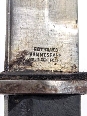 1.Weltkrieg Grabendolch, Kammerstück von Gottlieb Hammesfahr Solingen,  Scheide alt überlackiert und nicht komplett. Ungereinigtes Stück