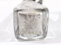Kristallglaskaraffe mit 800er Silbermontierung und Glavur " Ihrem verehrten Hauptmann seine dankbaren Jungmärker" Unbeschädigtes Stück, Gesamthöhe 25cm