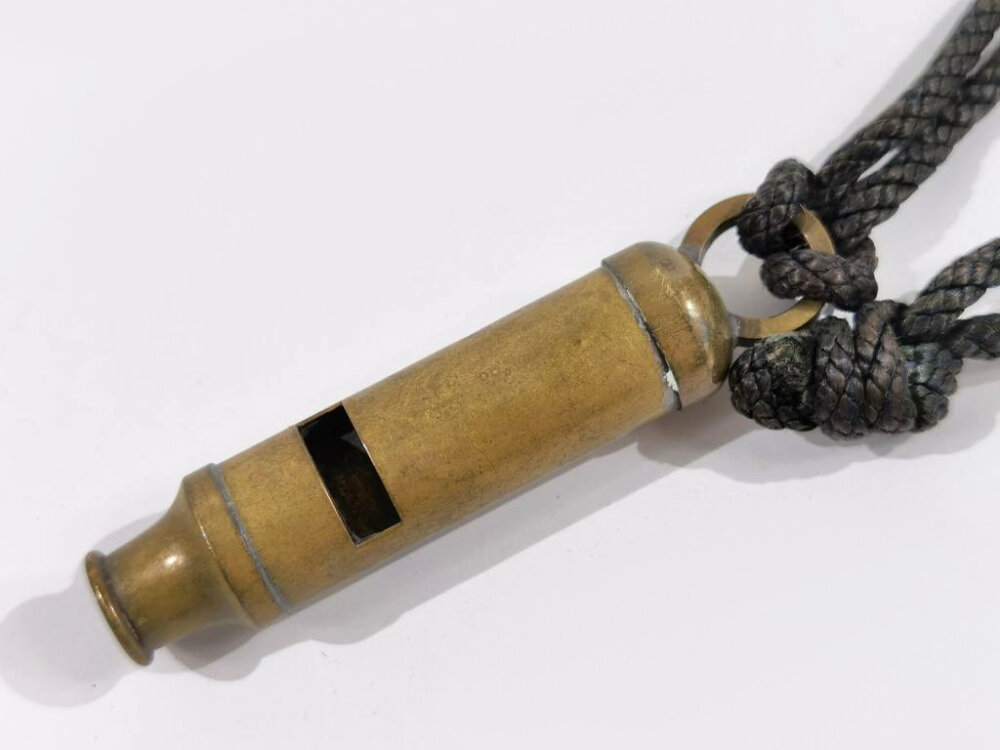 2 Metall-Pfeifen Mit Band - Edelstahl Notfallpfeife | 120 DB Laut