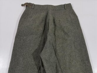 Waffen SS Sturmgeschützhose , umgeschneidert zu einer Uniformhose für weibliches Personal. Ob dies während oder nach dem Krieg passiert ist, kann ich leider nicht sagen