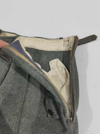 Waffen SS Sturmgeschützhose , umgeschneidert zu einer Uniformhose für weibliches Personal. Ob dies während oder nach dem Krieg passiert ist, kann ich leider nicht sagen