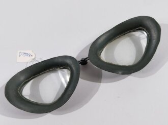 Kradmelderbrille  Wehrmacht datiert 1944, Gummi weich, Band mir Halteklammern fehlt