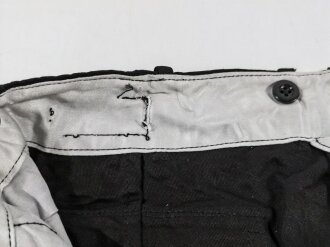 Hitlerjugend, schwarze , kurze Hose. Das RZM Etikett herausgetrennt. Wohl ungetragenes Stück, minimaler Mäusefraß