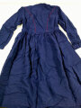 40iger Jahre Kleid für Mädel, rot lackierte Kunstharzknöpfe, ungetragen. Mir als offizielles Kleidungsstück von JM / BDM nicht bekannt.