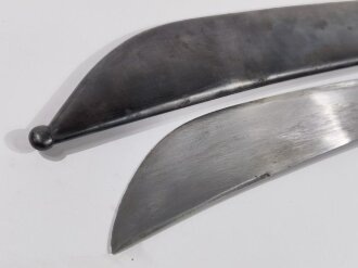 Luftwaffe Machete für die Seenotausrüstung in Flugzeugen. Hersteller Alcoso Solingen, die Scheide original brüniert, leider mit Stahlwolle der Rostansatz entfernt.