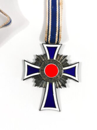 Ehrenkreuz der Deutschen Mutter ( Mutterkreuz ) in Silber,  mit langem Band