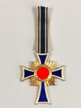 Ehrenkreuz der Deutschen Mutter ( Mutterkreuz ) in Gold, minimaler Emailleschaden beim Hakenkreuz und unten links