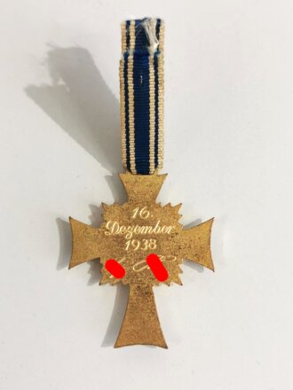 Ehrenkreuz der Deutschen Mutter ( Mutterkreuz ) in Gold, minimaler Emailleschaden beim Hakenkreuz und unten links