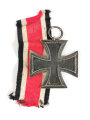 Eisernes Kreuz 2. Klasse 1939, mit Hersteller "55" im Bandring für " J.E. Hammer & Söhne, Geringswalde ", Hakenkreuz berieben, mit Band