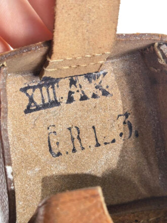 1.Weltkrieg Patronentasche, getragenes Kammerstück, datiert 1915, Farbflecken