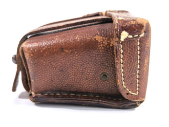 1.Weltkrieg Patronentasche, getragenes Kammerstück, datiert 1915, Farbflecken