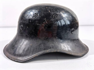 Stahlhelm Luftschutz, einteiliges Modell, nach dem Krieg schwarz überlackiert. Ungereinigtes Stück