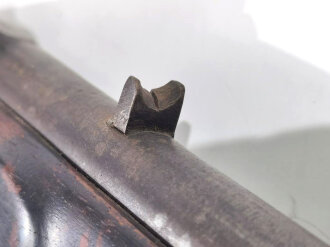 England, Perkussionskarabiner Modell 1856, sogenannter East India Pattern Carbine, Standkimme, Kaliber 14 mm, Stempel Krone/ VR  und Tower auf Schloßblech, angelenkter Ladestock, Reitstange mit Ring,