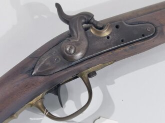 Frankreich von Steinschloß aptierter Perkussionskarabiner  "de Charleville" Modell 1777, glatter Lauf Kaliber ca. 19 mmm, Ladestock , Gesamtlänge 117 cm, Reitstange fehlt,  Holzschaft ca 9 cm gekürzt