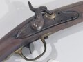 Frankreich von Steinschloß aptierter Perkussionskarabiner  "de Charleville" Modell 1777, glatter Lauf Kaliber ca. 19 mmm, Ladestock , Gesamtlänge 117 cm, Reitstange fehlt,  Holzschaft ca 9 cm gekürzt