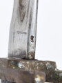 1.Weltkrieg, Ersatzseitengewehr 88/98 Eisengriff, Blechscheide mit Lackresten, auf einer Seite Dellen,  Gesamtlänge 45,4 cm, Drücker fest, Spitze der Klinge ca 5mm abgebrochen, Abnahmestempel auf Klinge, Drücker fest