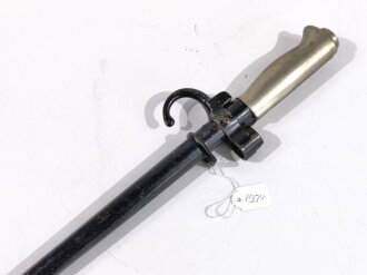 Frankreich, Seitengewehr für Lebelgewehr Modell 1886 mit Parierhaken,  sogenanntes Epee Bajonett, 4-kantige Klinge, vernieteter Weißmetallgriff,