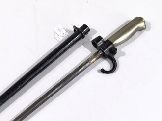 Frankreich, Seitengewehr für Lebelgewehr Modell 1886 mit Parierhaken,  sogenanntes Epee Bajonett, 4-kantige Klinge, vernieteter Weißmetallgriff,