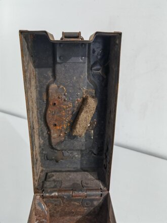 Transportkasten für 2 Stück 20mm Flak Magazine kurz der Wehrmacht. Ungereinigtes Stück