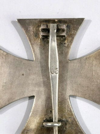 Eisernes Kreuz 1. Klasse 1939 mit Hersteller "65" auf der Nadel für " Klein & Quenzer A.G., Idar Oberstein ", Entnazifiziert