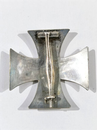 Eisernes Kreuz 1. Klasse 1914, gestempelt  800er Silber auf der Nadel, gewölbt, magnetisch