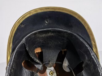 Feuerwehr Lederhelm der 30iger Jahre. Guter Zustand, in allen Teilen Original