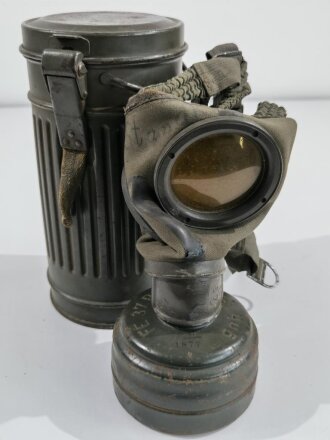 Gasmaske in Dose Modell 1930. Originallack, der Maskenkörper angetrocknet