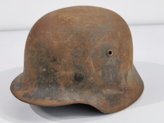 Heer, Stahlhelm Modell 1935. Ungereinigter Scheunenfund,...