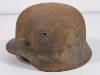 Heer, Stahlhelm Modell 1935. Ungereinigter Scheunenfund,...