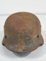 Heer, Stahlhelm Modell 1935. Ungereinigter Scheunenfund, NS 64