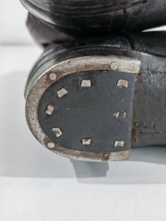 Paar Stiefel für Mannschaften der Wehrmacht. Getragene Kammerstücke mit glatter Sohle, Sohlenlänge 28cm