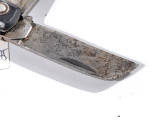 British WWII military pocket knife, maker mark unreadable, broad arrow marking. Works just fine, uncleaned