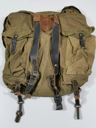 Rucksack für Gebirgstruppen der Wehrmacht. Getragenes Stück mit vielen neuzeitlichen Reparaturen