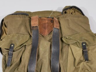 Rucksack für Gebirgstruppen der Wehrmacht. Getragenes Stück mit vielen neuzeitlichen Reparaturen